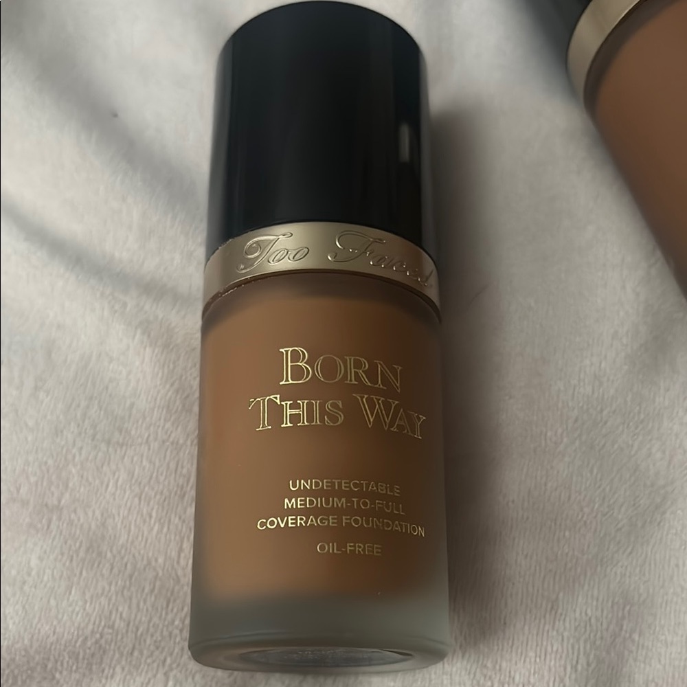 Too Faced Born This Way Foundation - Tan